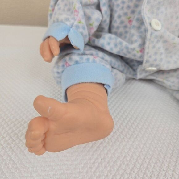 Nines D' Onil Baby Doll Girl 15 inches Anatomocally Correct Reborn - Picture 3 of 8